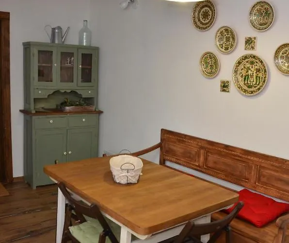 злата хата Holiday home *